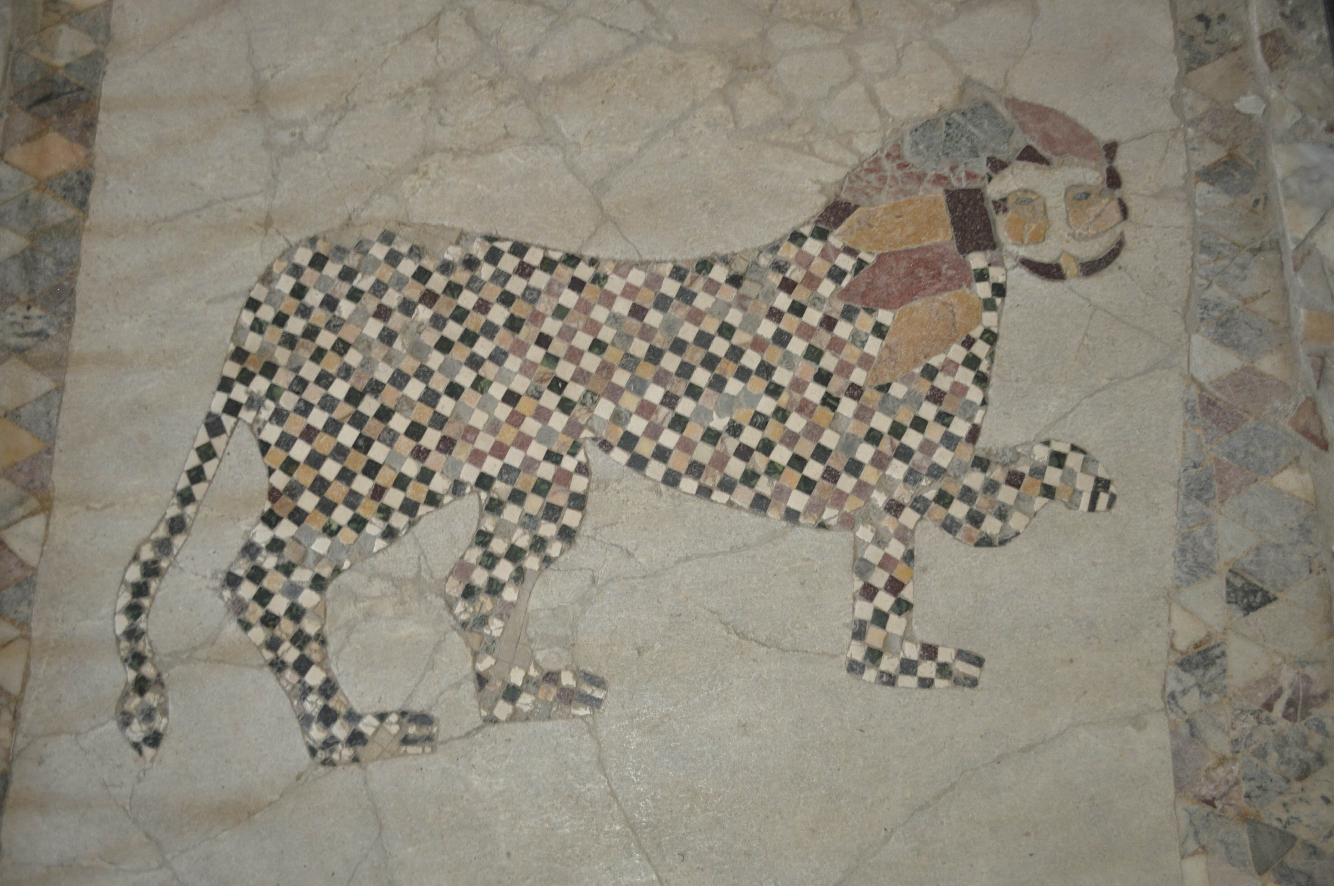 Mosaico Chiesa San'Adriano -Il felino